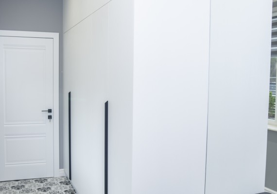 Skapji ar veramām durvīm - Wardrobes with swing doors