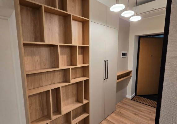 Skapji ar veramām durvīm - Priekšnama skapis