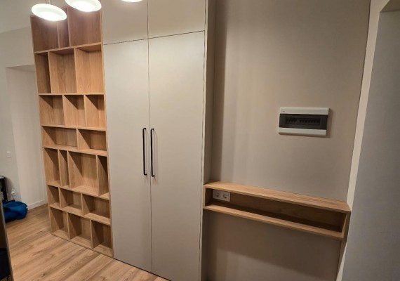 Skapji ar veramām durvīm - Priekšnama skapis