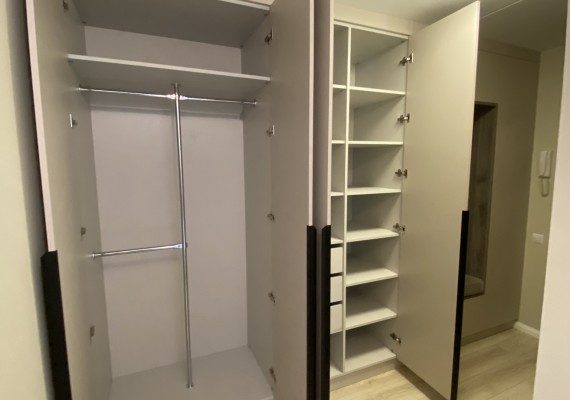 Skapji ar veramām durvīm - Wardrobes with swing doors