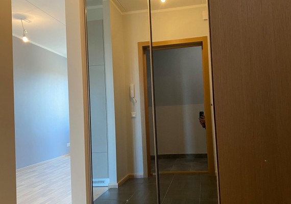 Skapji ar bīdāmām durvīm - Skapis ar bīdāmām durvīm