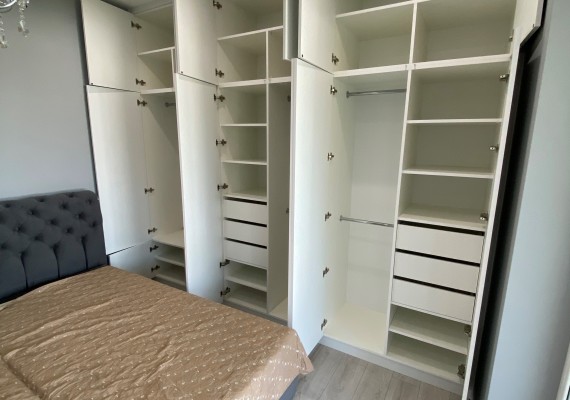 Skapji ar veramām durvīm - Wardrobes with swing doors