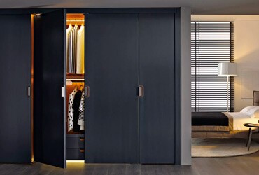 Skapji ar veramām durvīm